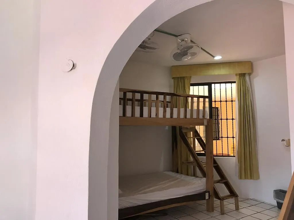 بلايا ديل كارمن Hostel La Isla Playa 0*, بلايا ديل كارمن