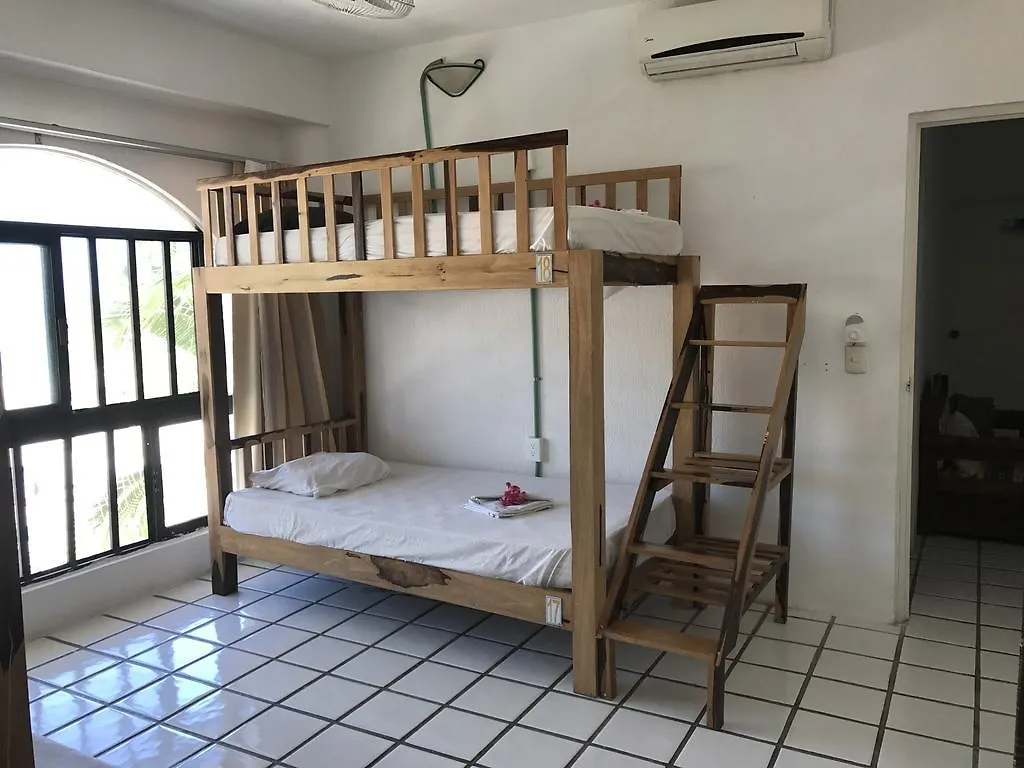 بلايا ديل كارمن Hostel La Isla Playa 0*, بلايا ديل كارمن المكسيك