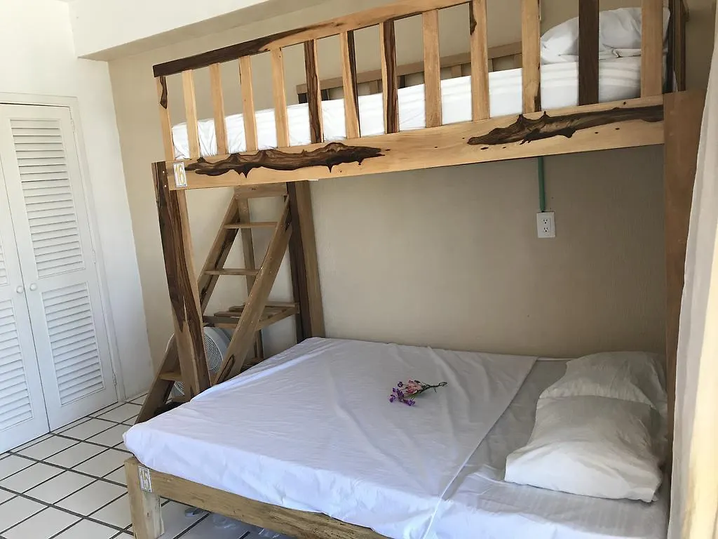 بلايا ديل كارمن Hostel La Isla Playa  بلايا ديل كارمن